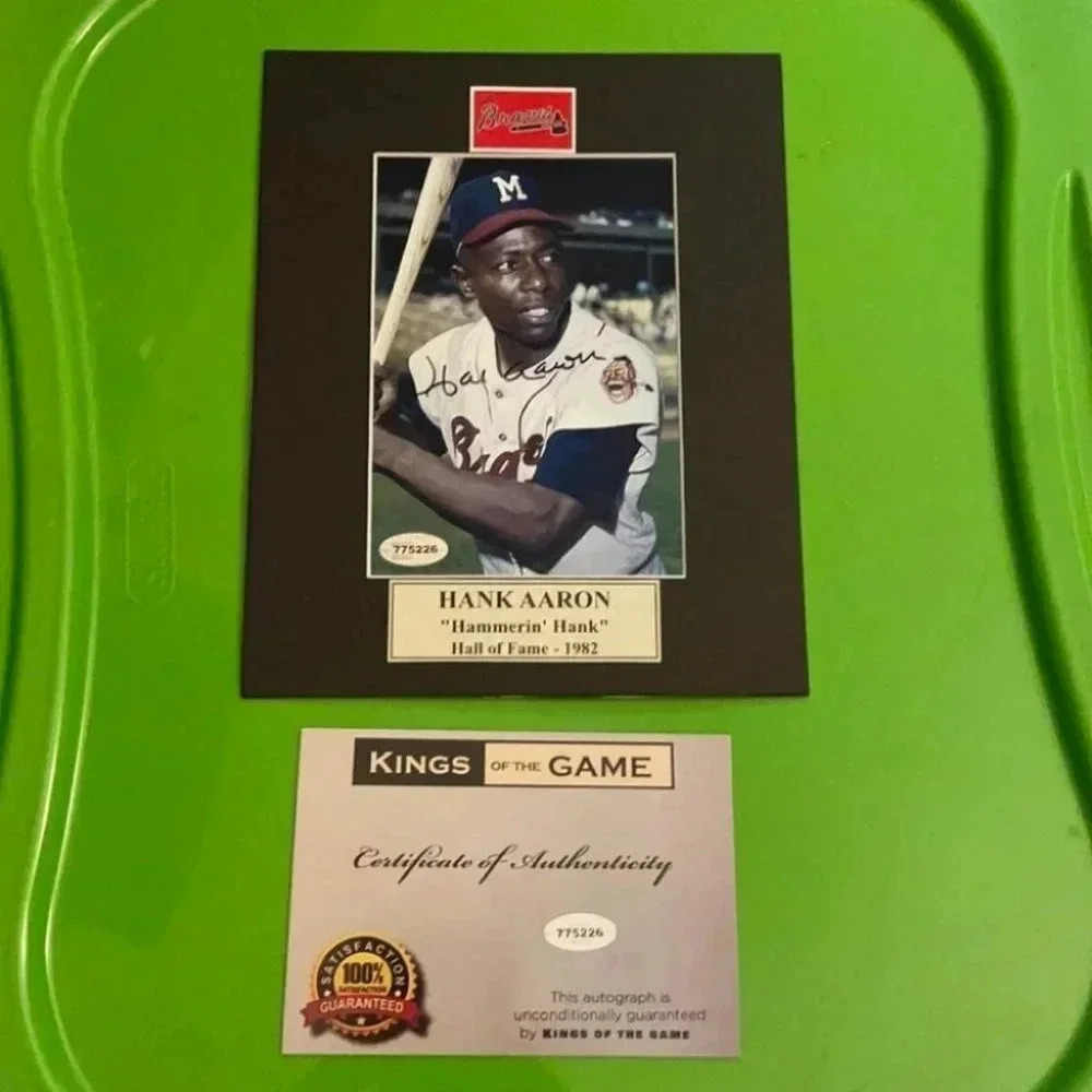 Braves mlb Hank Aaron   signed photo matted
